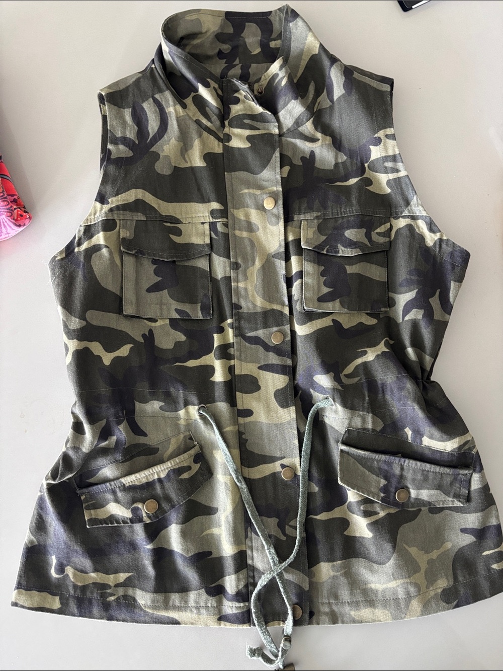 Sleeveless Camo Utility Vest - Olive Green